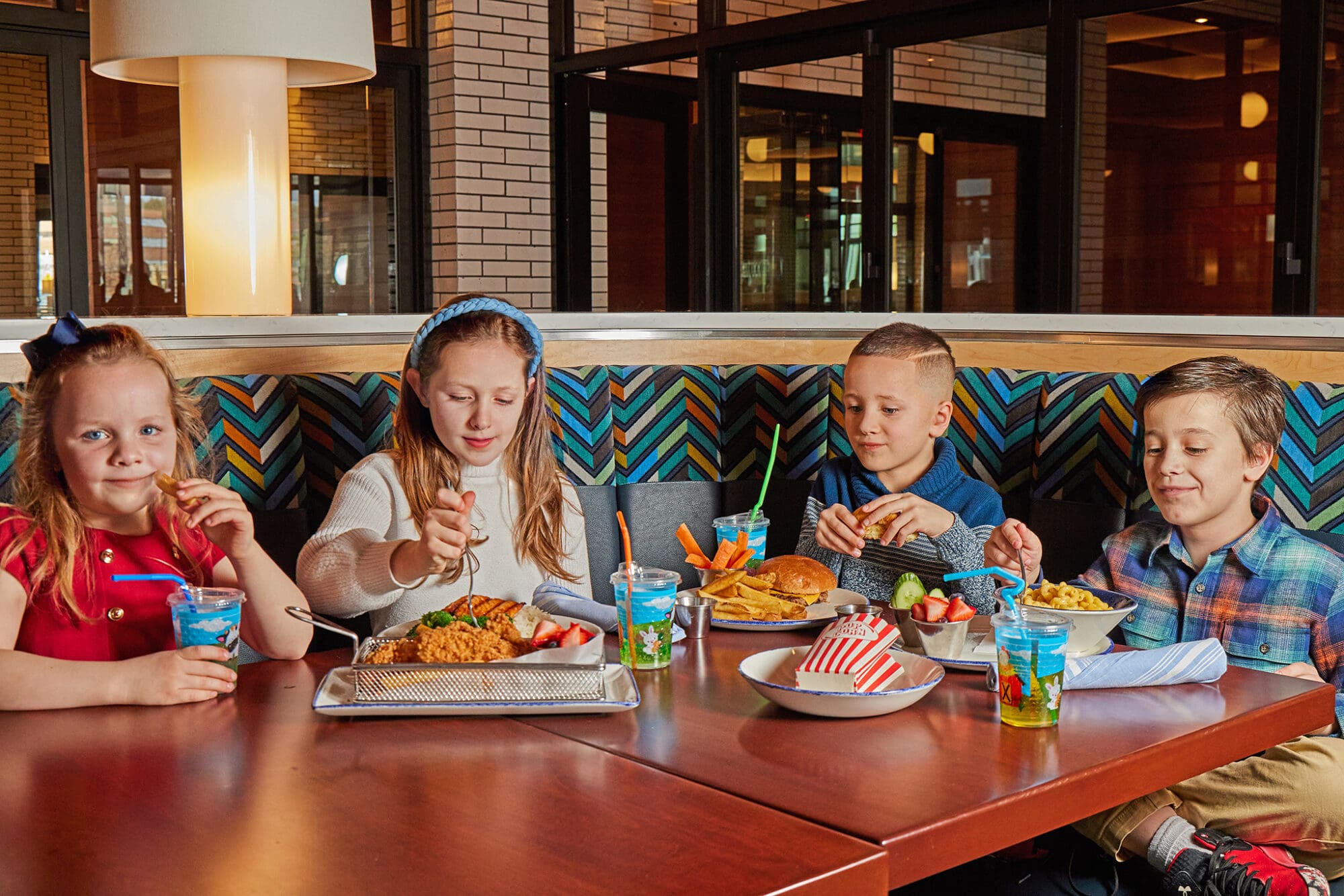 kids eating food